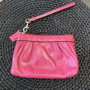 Coach hot pink adorable Wristlet.💖💖💖